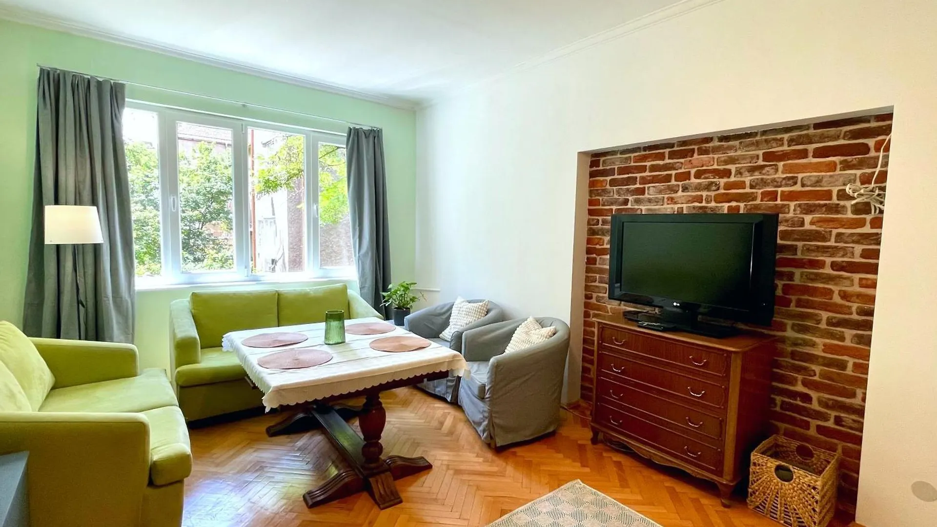 Bohemian Bright & Calm 2Br - Top Center - Private Balcony صوفيا بلغاريا