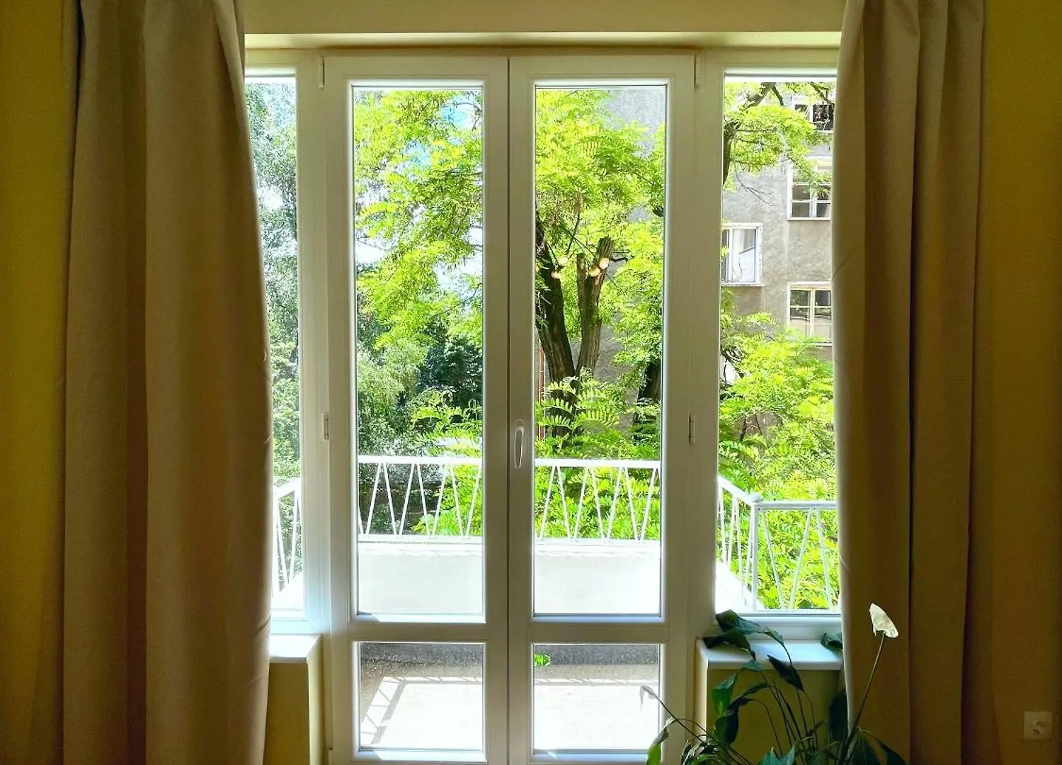 Bohemian Bright & Calm 2Br - Top Center - Private Balcony صوفيا 0*,  بلغاريا