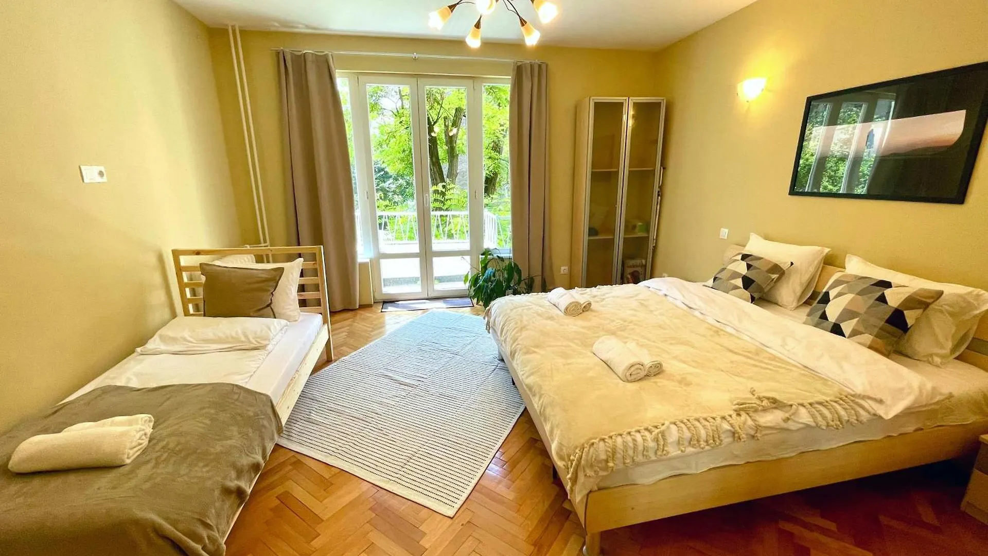 Bohemian Bright & Calm 2Br - Top Center - Private Balcony Sofia Apartment