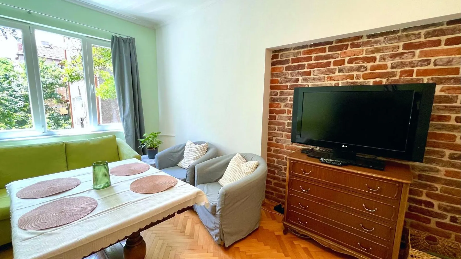 Bohemian Bright & Calm 2Br - Top Center - Private Balcony Sofia Apartment